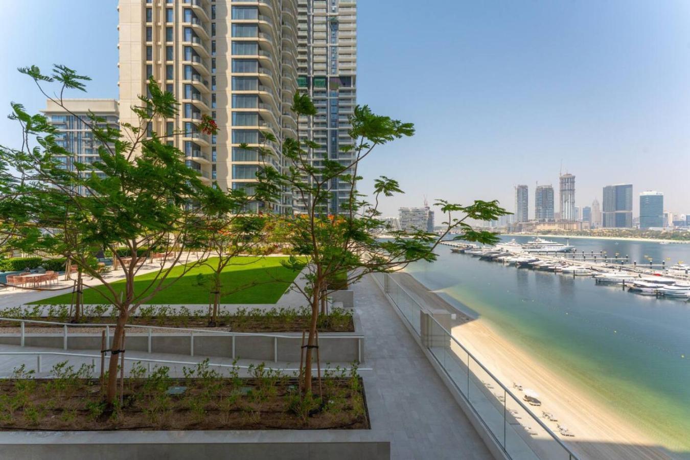 Prime 2br Emaar Beachfront Dubai