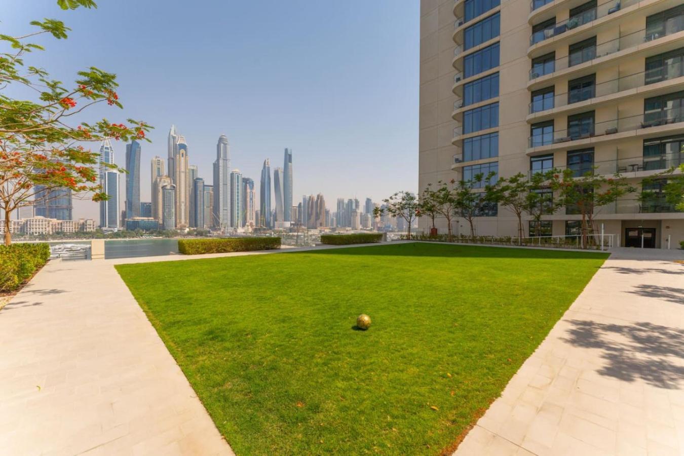Prime 2br Emaar Beachfront