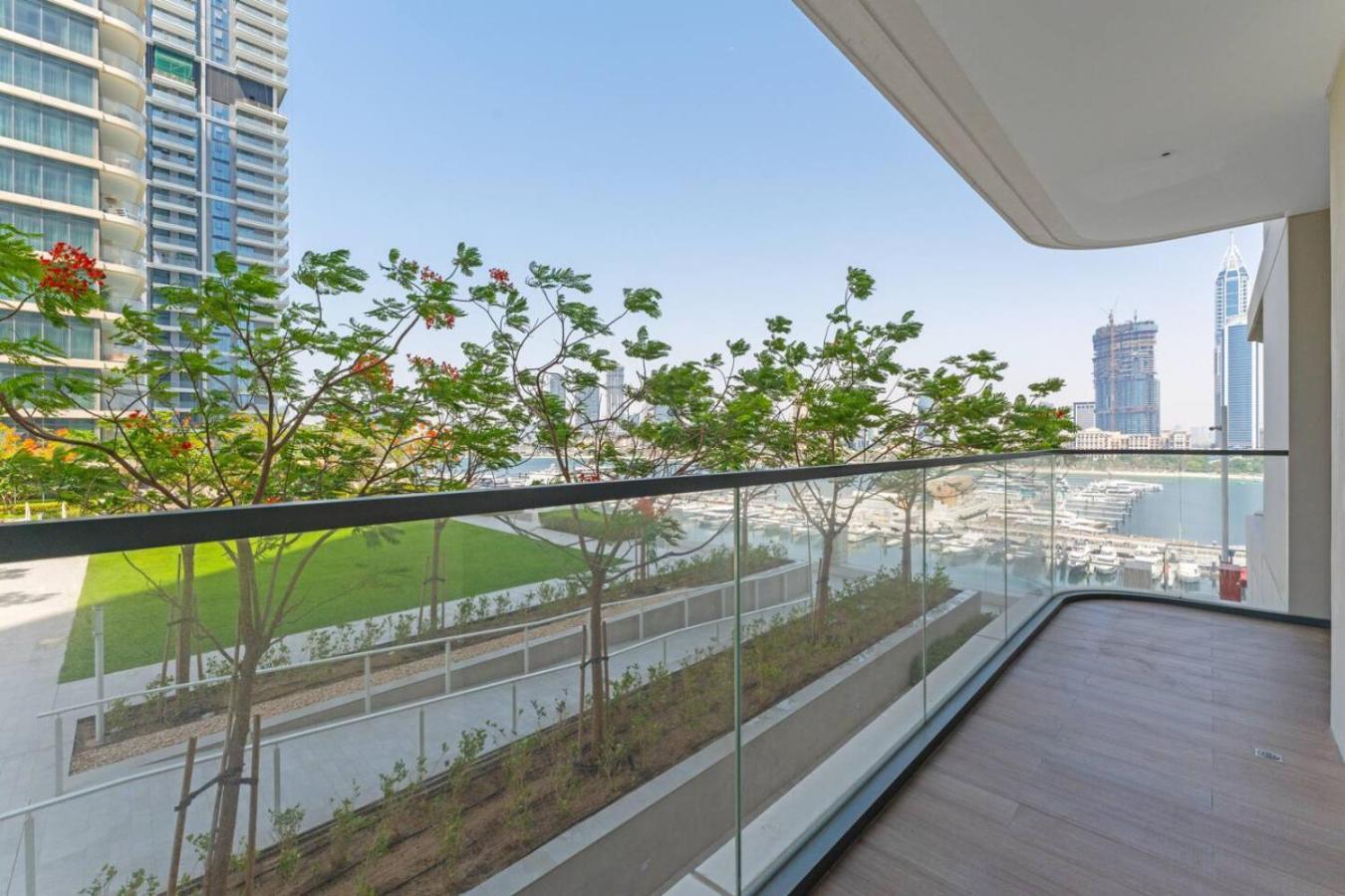 Prime 2br Emaar Beachfront *