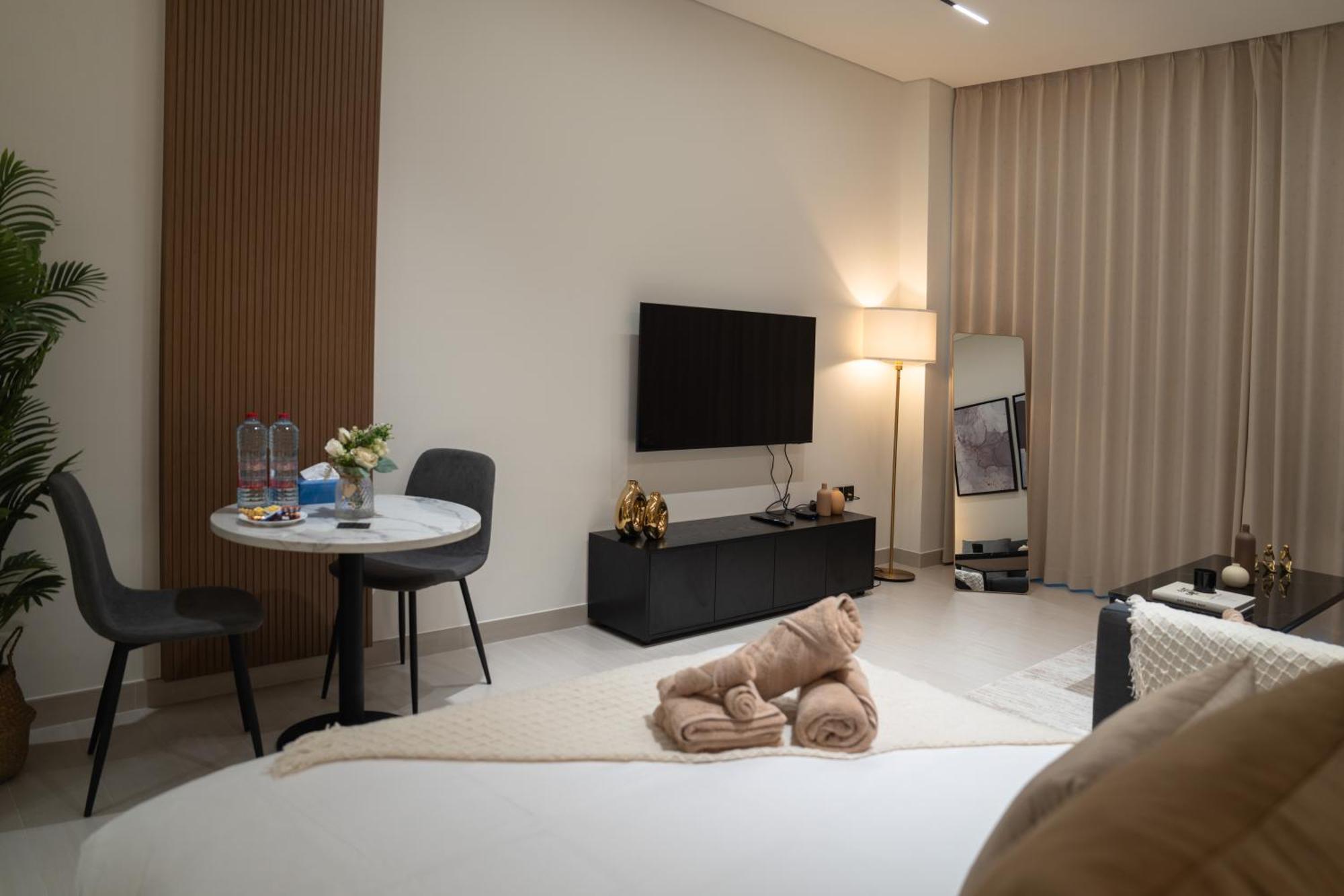 Lux Business Bay With Jacuzzi & Canal View