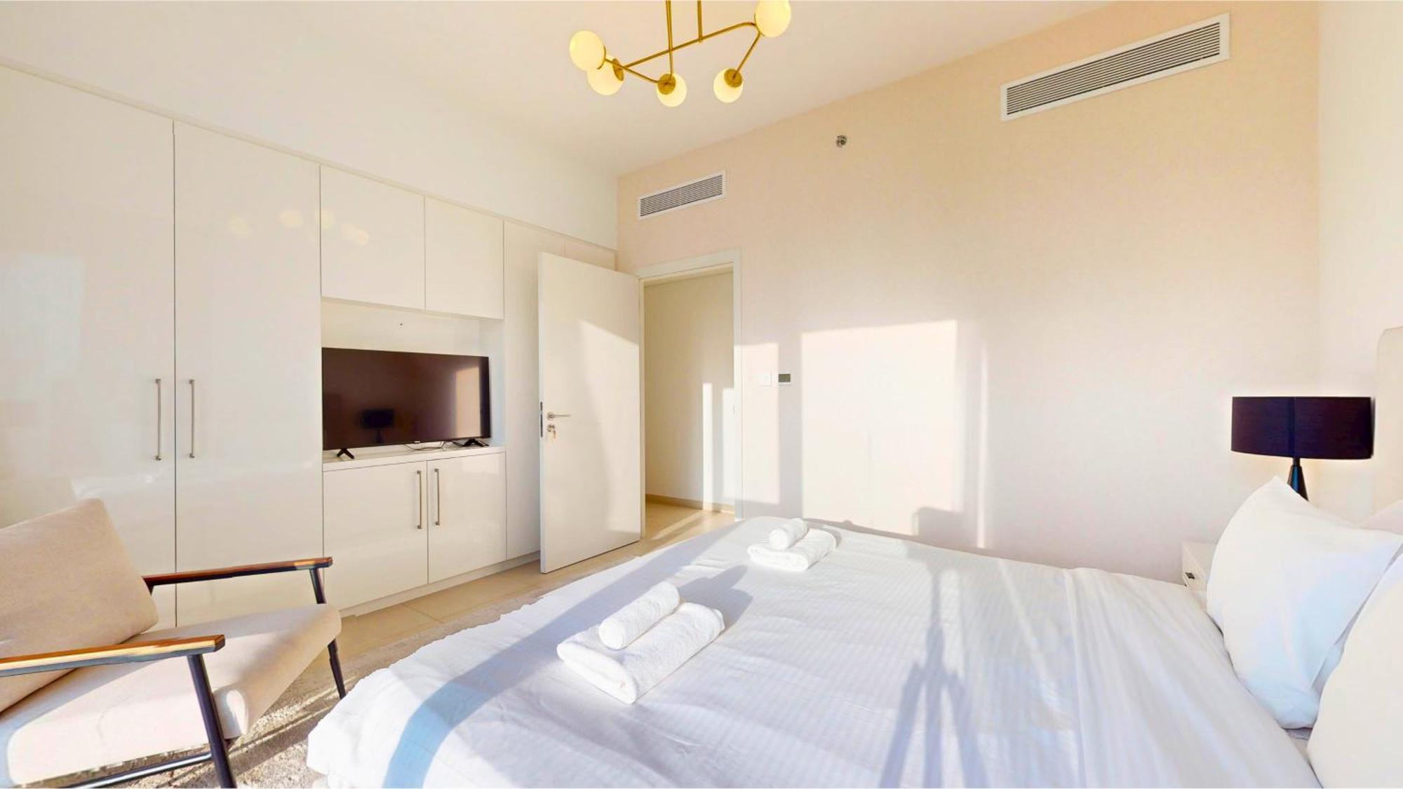 Trps - Downtown Views Ii Tower 2, Downtown - 3br Maids - Stylish Near Burj Khalifa & Attractions *