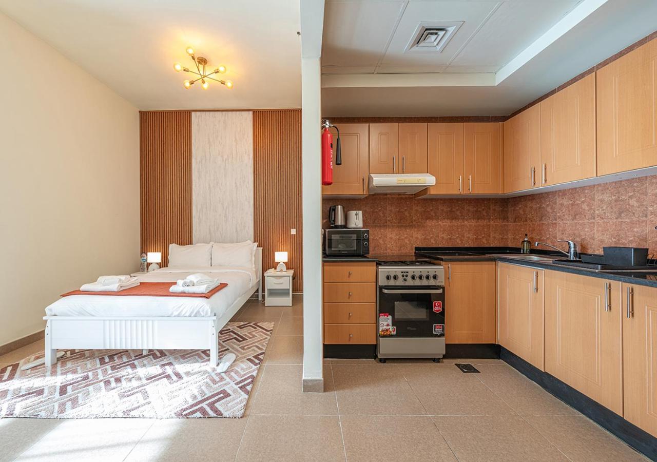 Luxurious With Burj Khalifa & Canal Views *