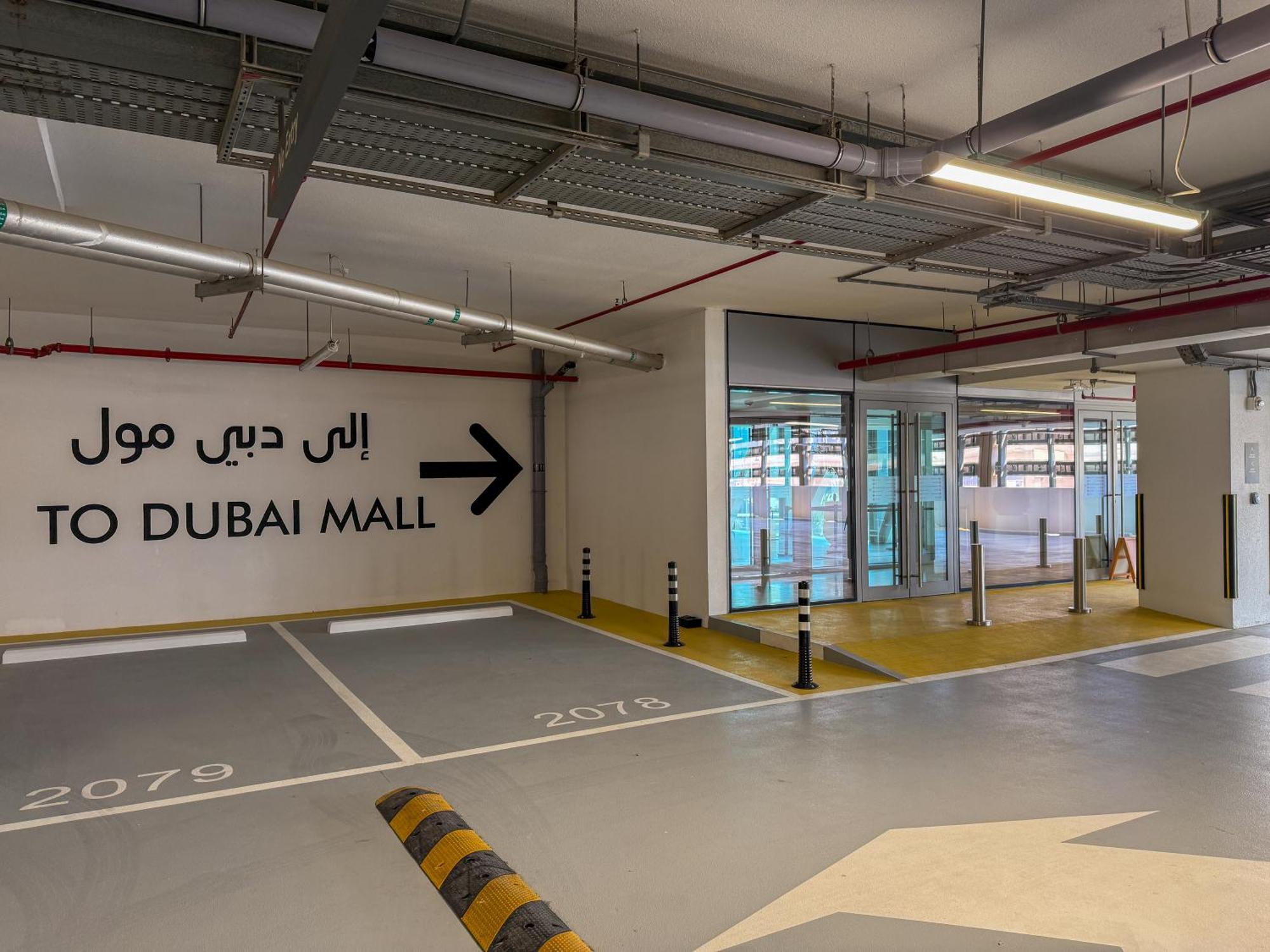 Luxurious 1br Pool With Burj Khalifa View Mall Dubai