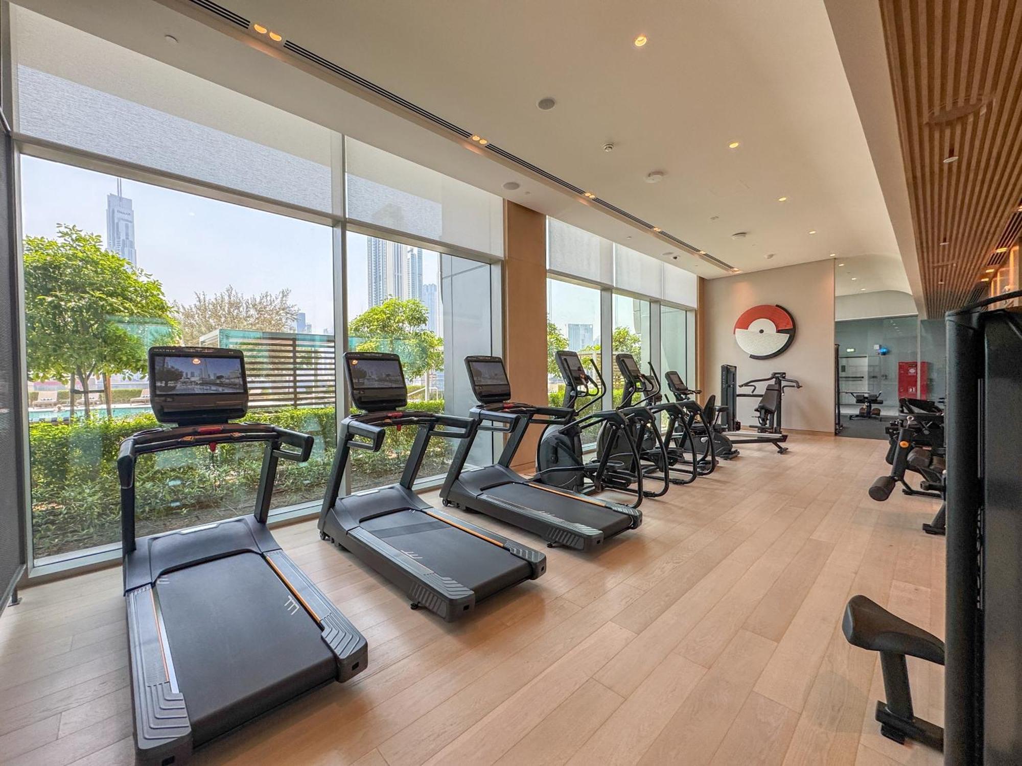 Apartment Luxurious 1br Pool With Burj Khalifa View Mall