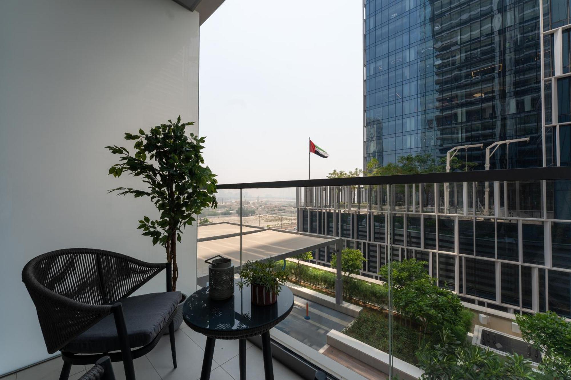 Luxurious 1br Pool With Burj Khalifa View Mall Apartment Dubai