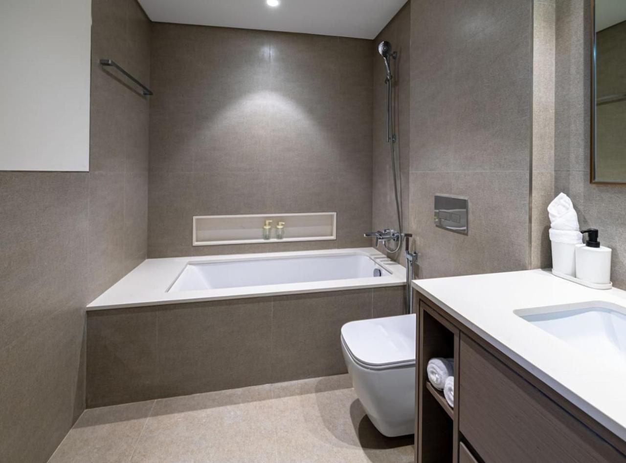 Apartment Luxury Grande 2br Near Dubaimall