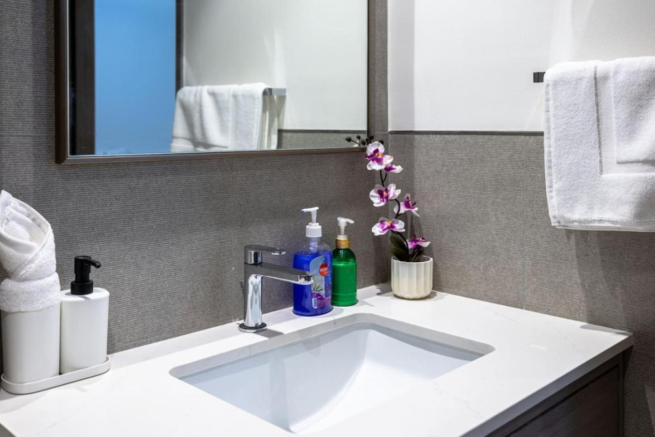 Luxury Grande 2br Near Dubaimall Apartment *