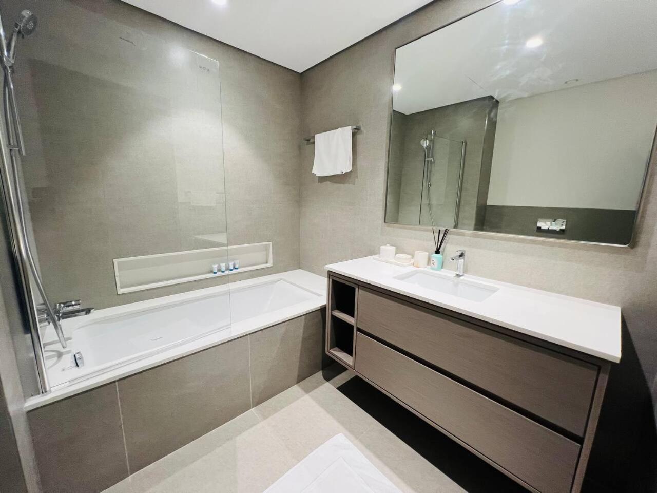 Prestige 2br Direct Burj Khalifa & Fountain View Apartment Dubai