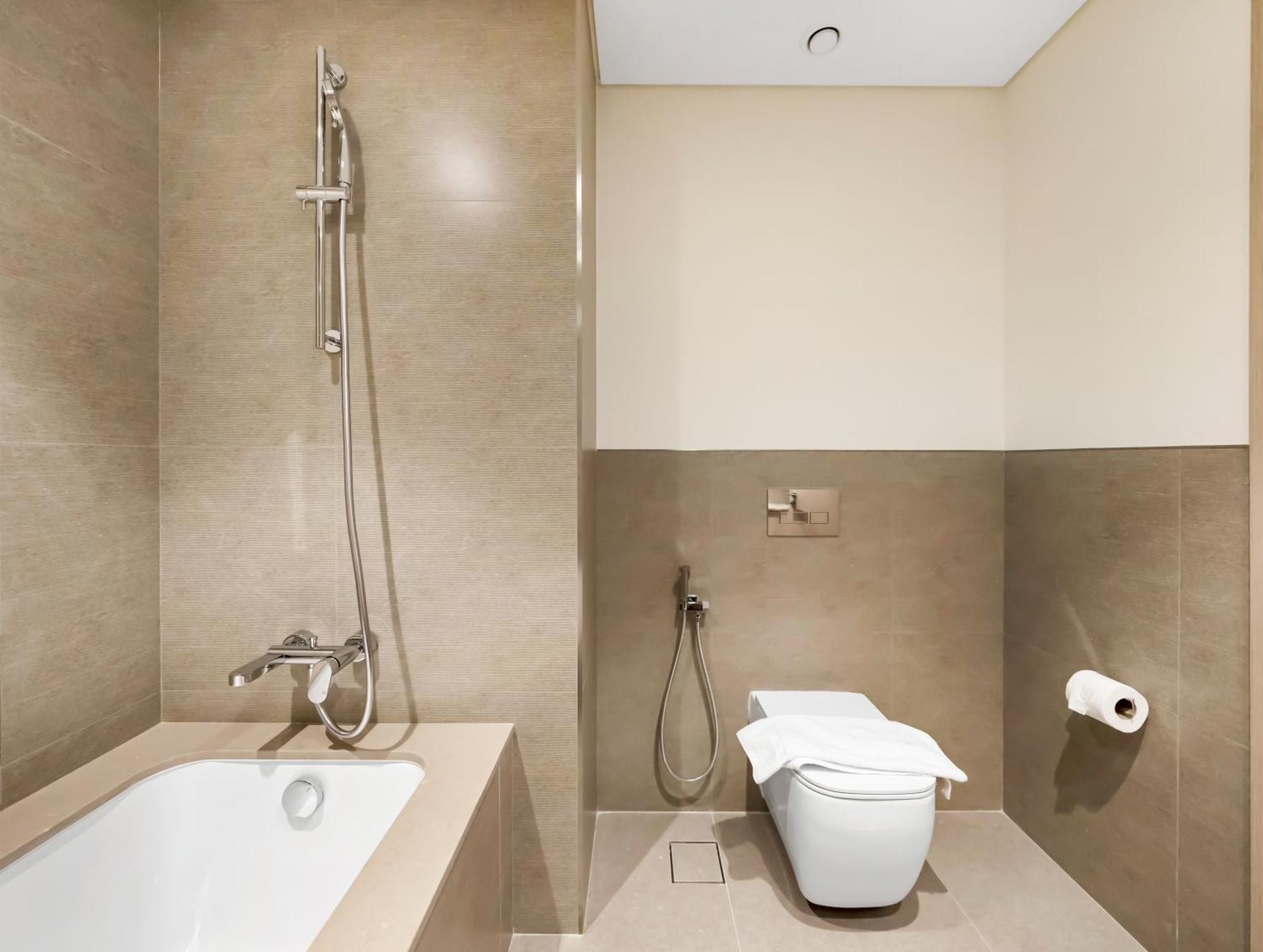 Spacious, Modern Chic 2 Bdr In Prime Downtown Location Apartment