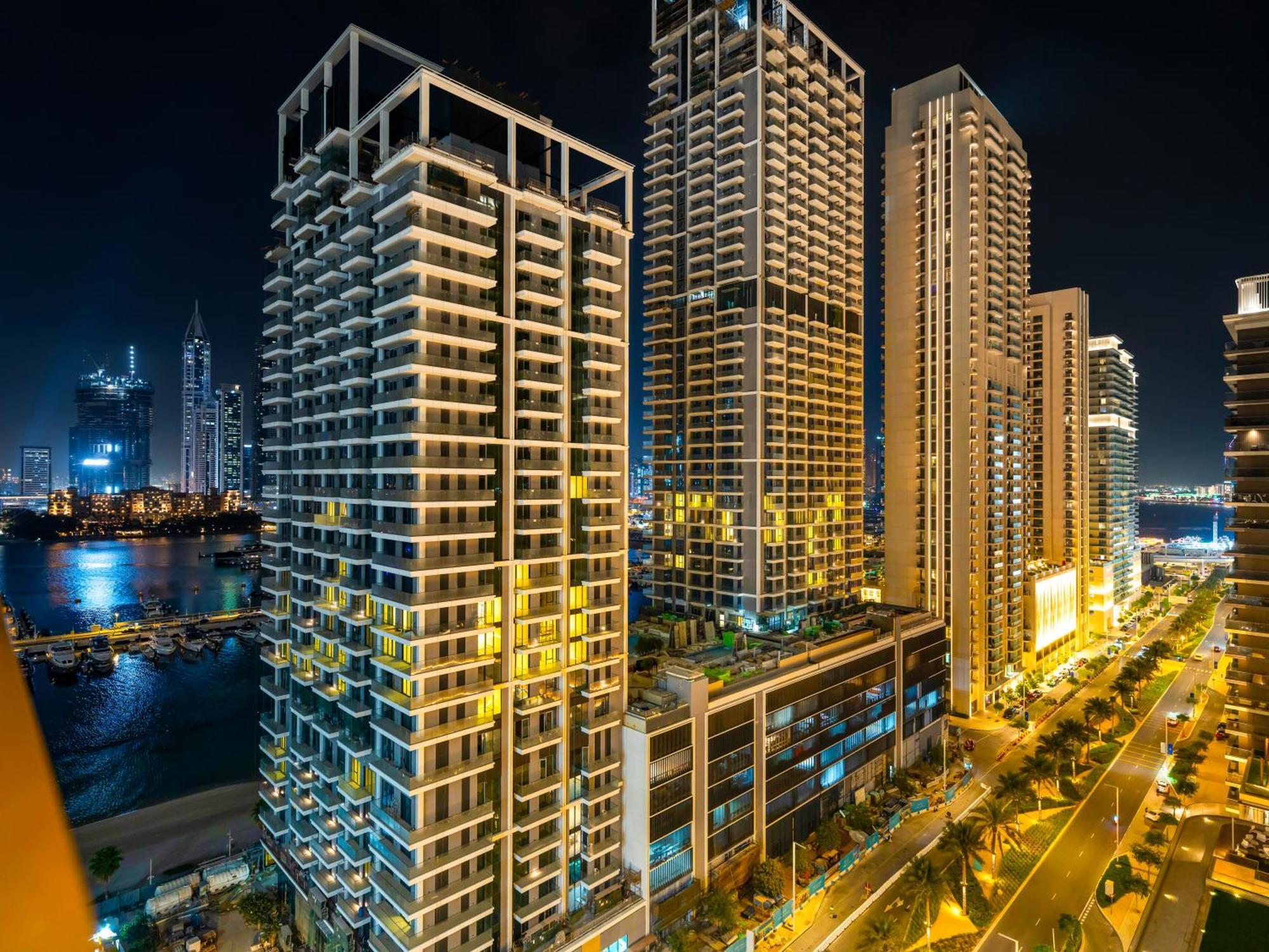 Luxury Spacious 2 Bedroom Private And Views *