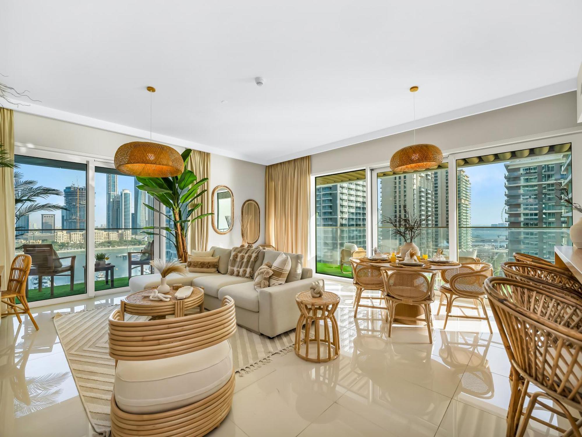 Luxury Spacious 2 Bedroom Private And Views Apartment *