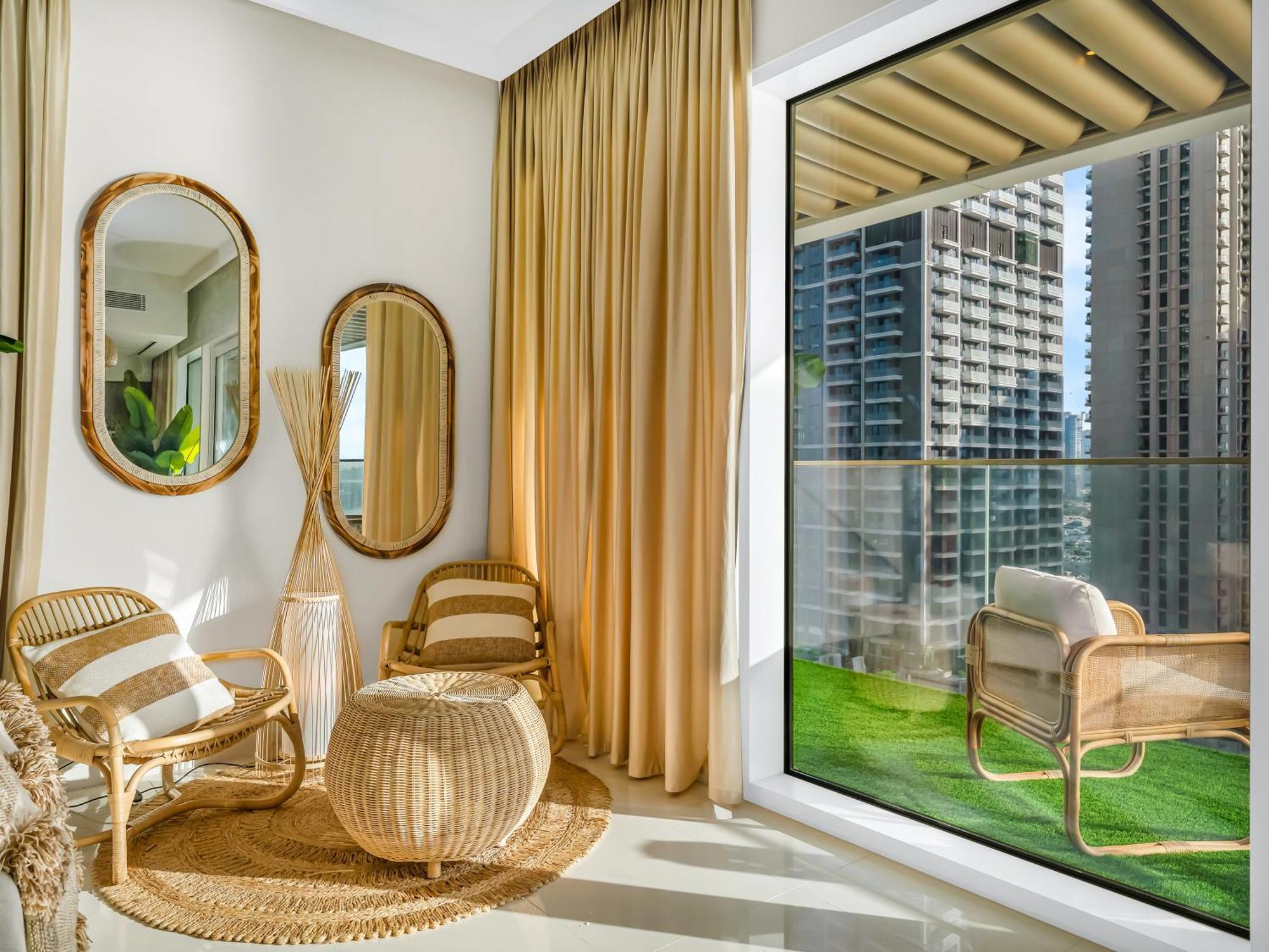 Luxury Spacious 2 Bedroom Private And Views *