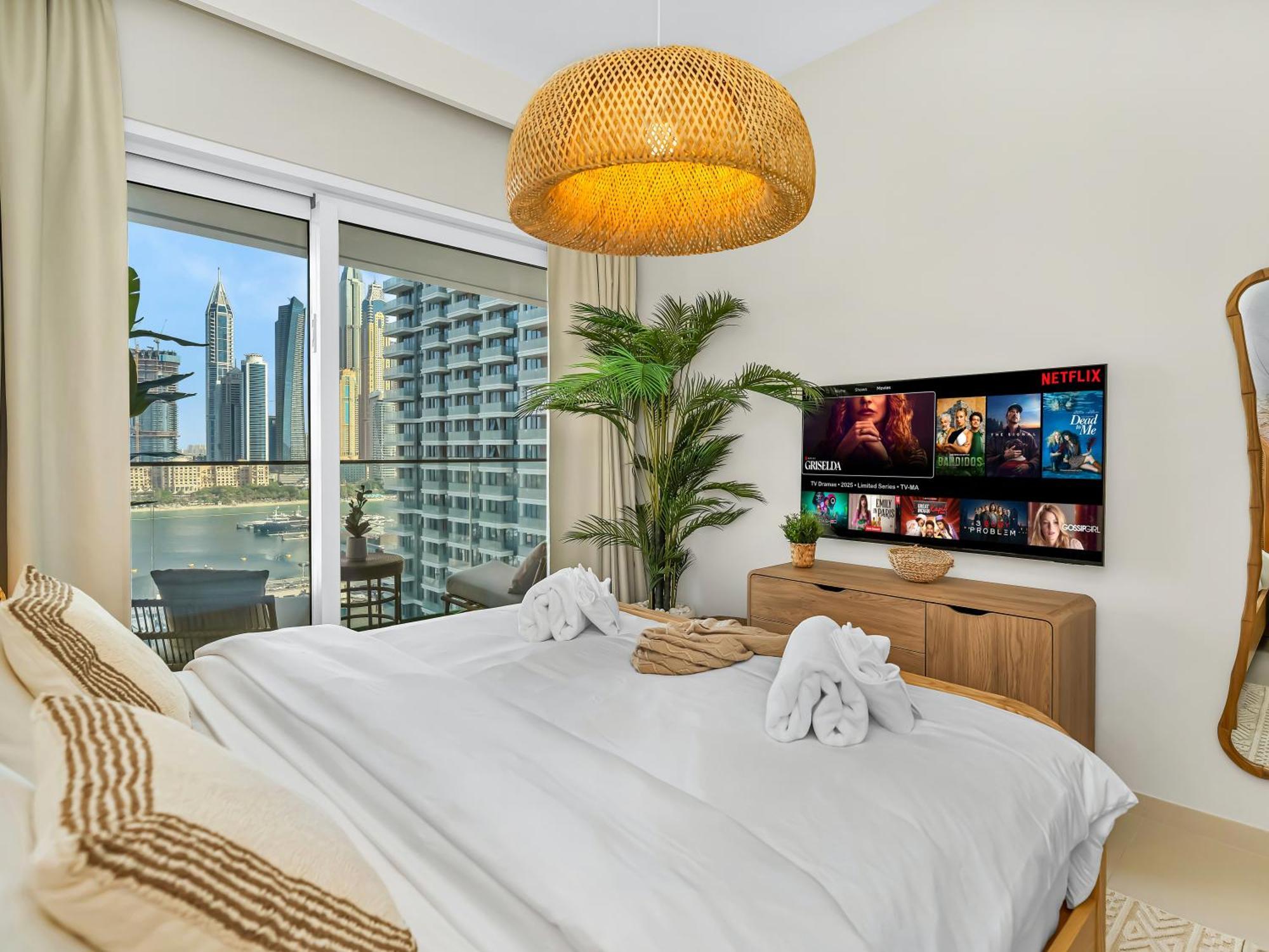 Luxury Spacious 2 Bedroom Private And Views * Dubai