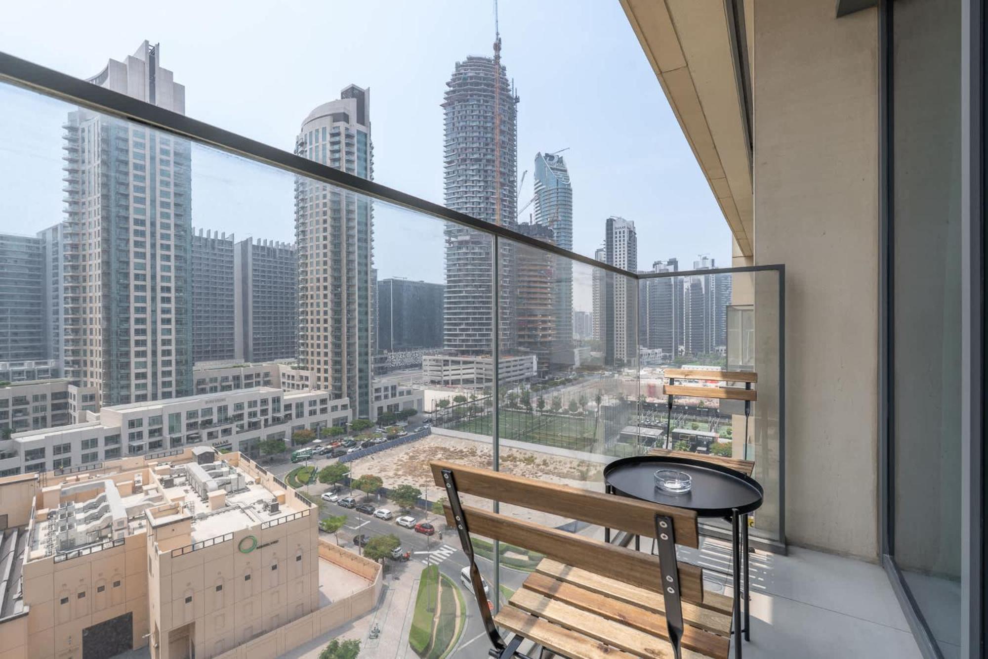 Amazing Downtown 1 Bed For 2 * Dubai