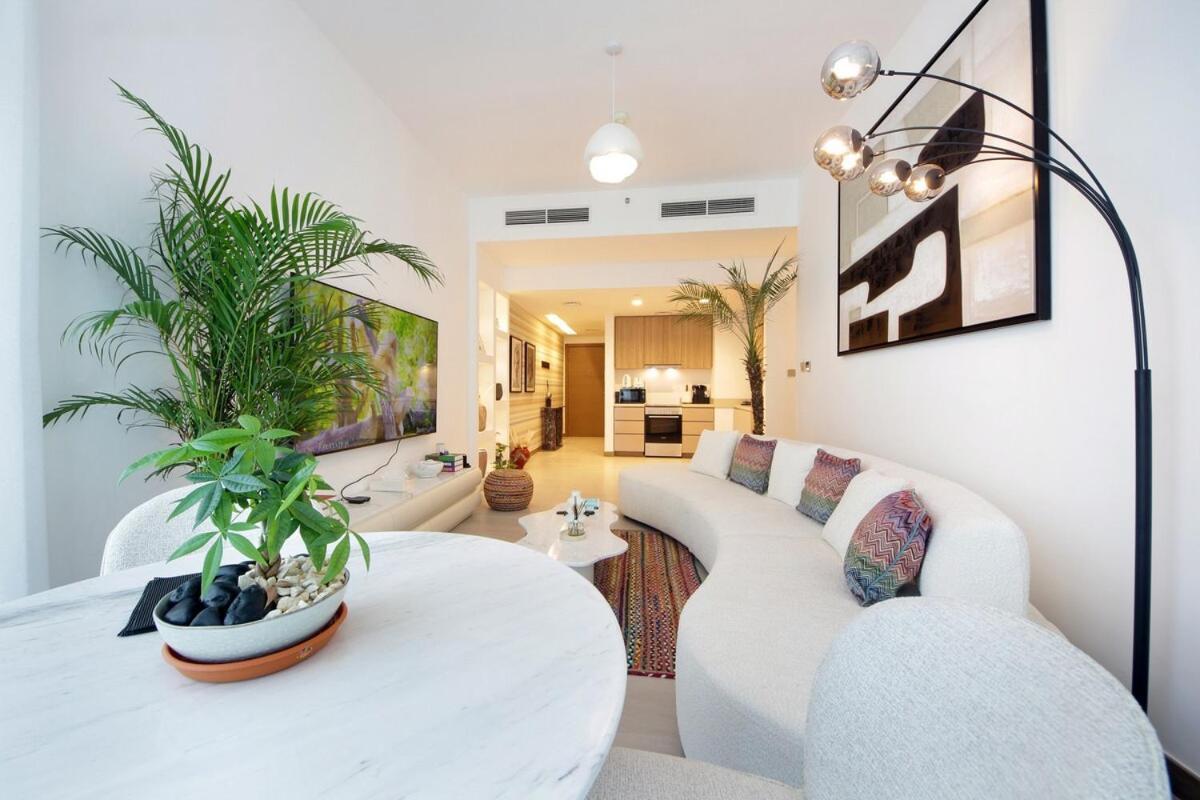 Urban Oasis 2br Retreat In With Pool View Apartment *