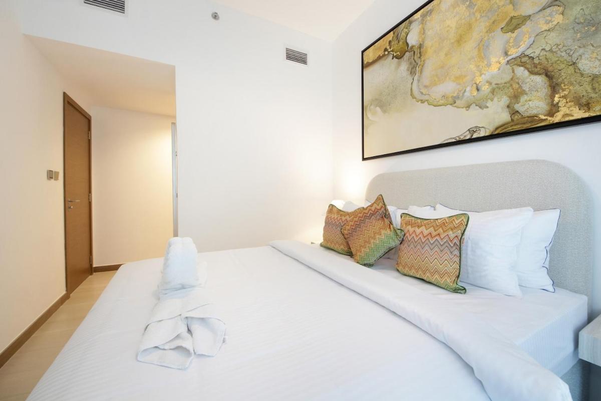 Apartment Urban Oasis 2br Retreat In With Pool View Dubai