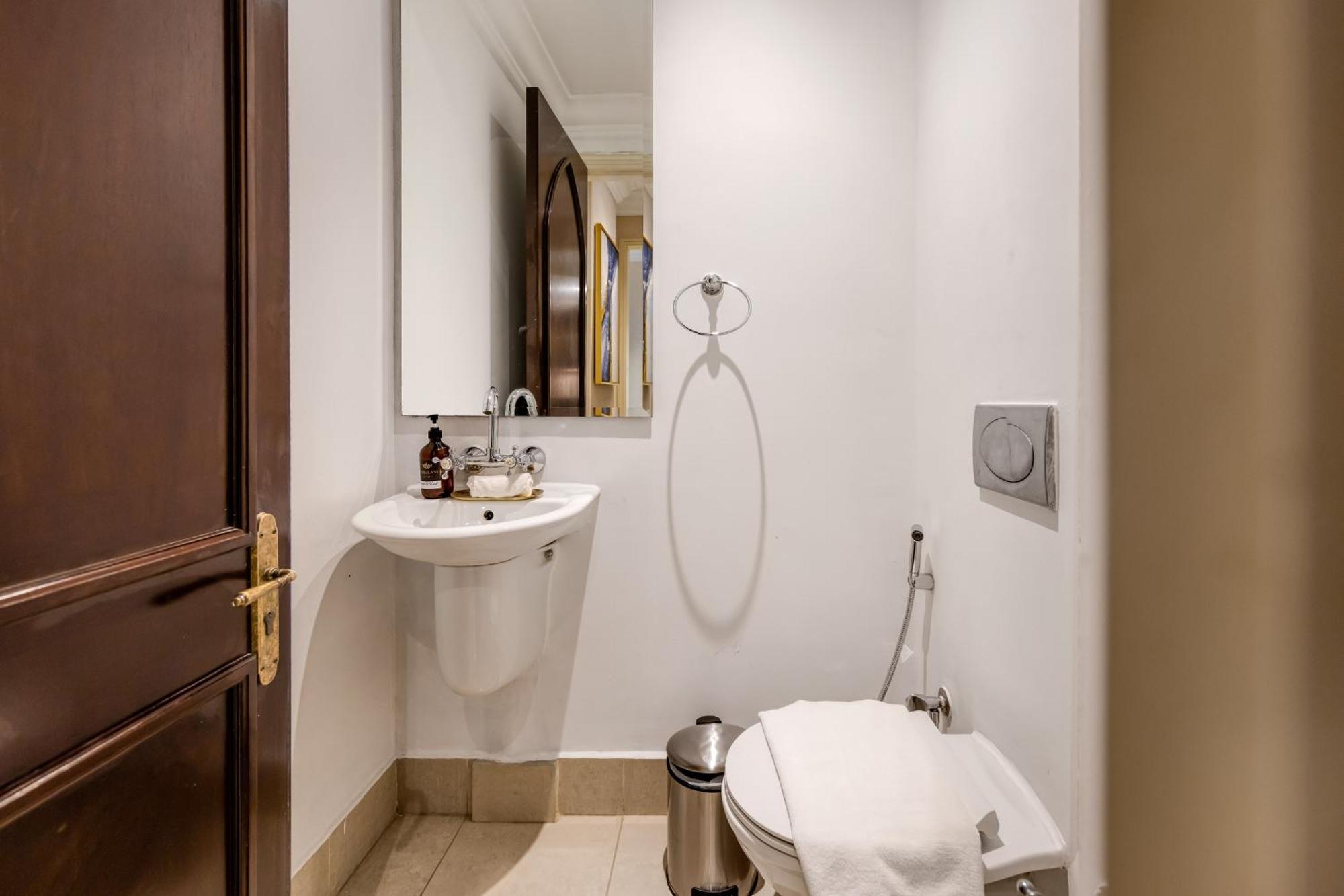 Durrani Homes - Luxe Living At Souk Al Bahar With Burj Khalifa And Partial Fountain View Dubai