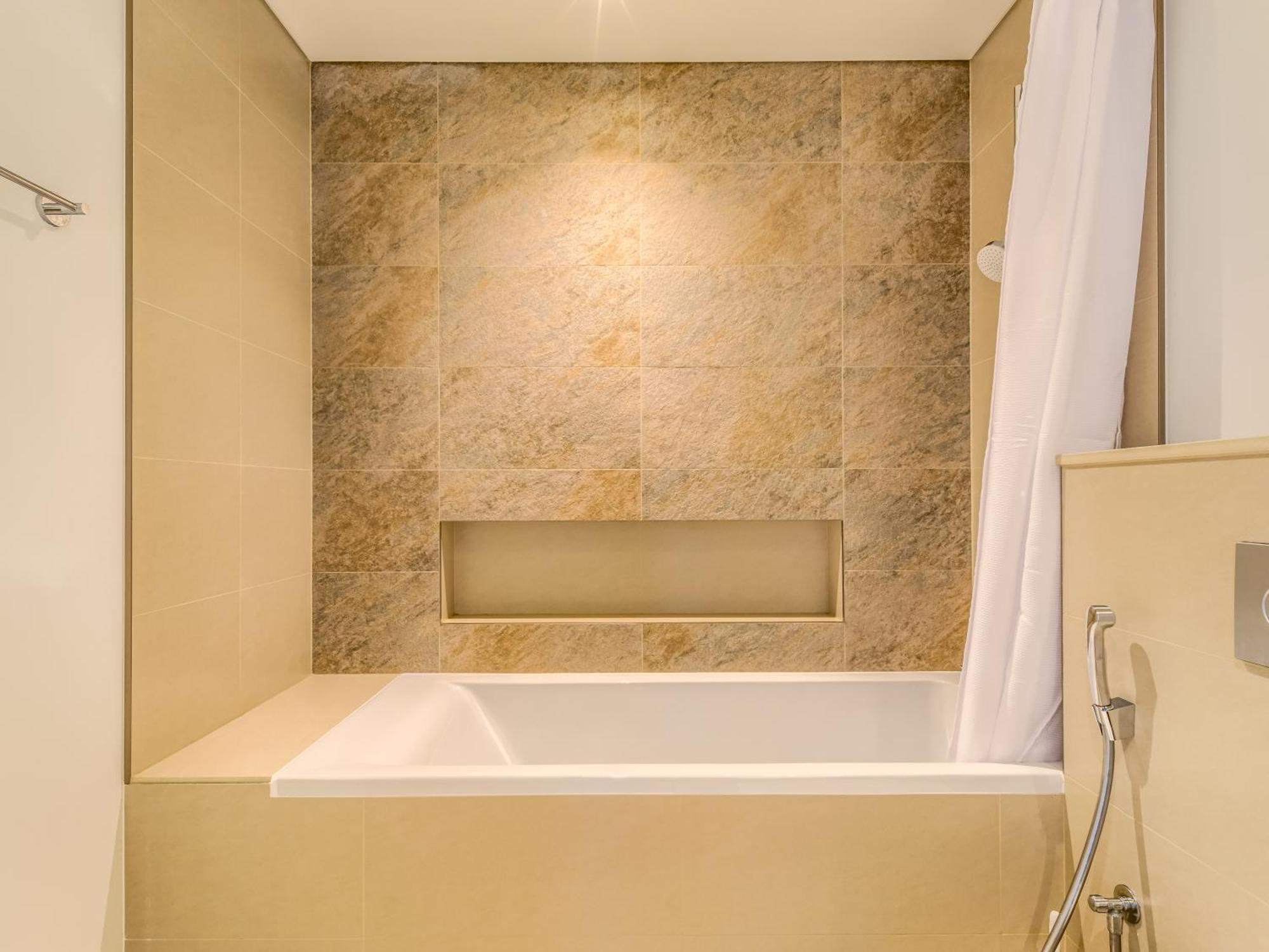 Trps - Downtown Views Ii Tower 2, Downtown - 3br Maids - Stylish Near Burj Khalifa & Attractions *