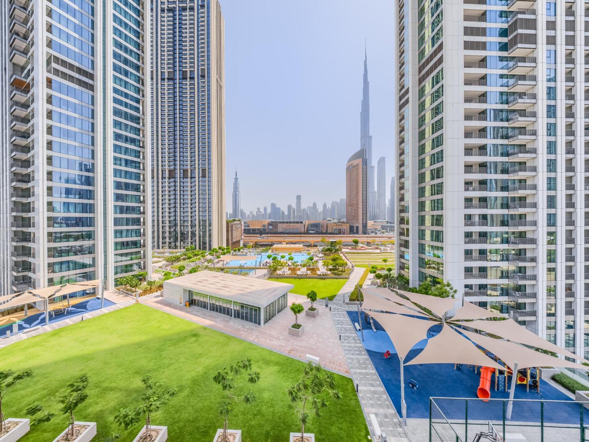 Trps - Downtown Views Ii Tower 2, Downtown - 3br Maids - Stylish Near Burj Khalifa & Attractions Apartment