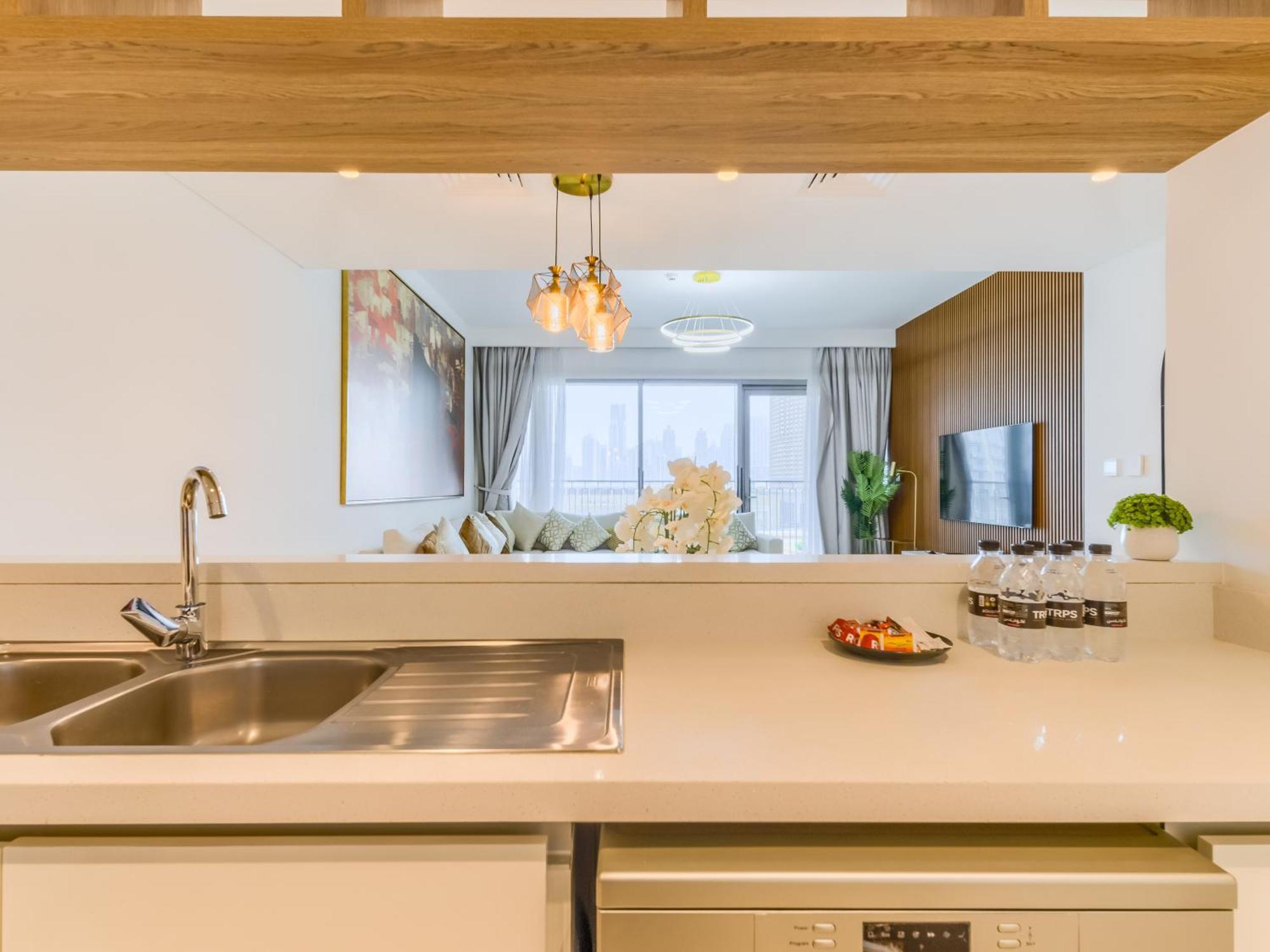 Trps - Downtown Views Ii Tower 2, Downtown - 3br Maids - Stylish Near Burj Khalifa & Attractions Apartment *