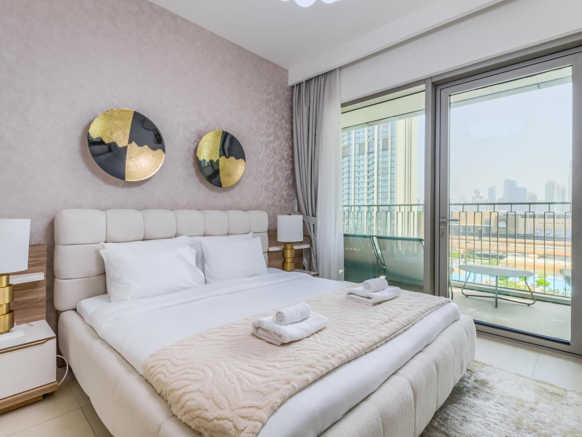 Trps - Downtown Views Ii Tower 2, Downtown - 3br Maids - Stylish Near Burj Khalifa & Attractions Apartment Dubai