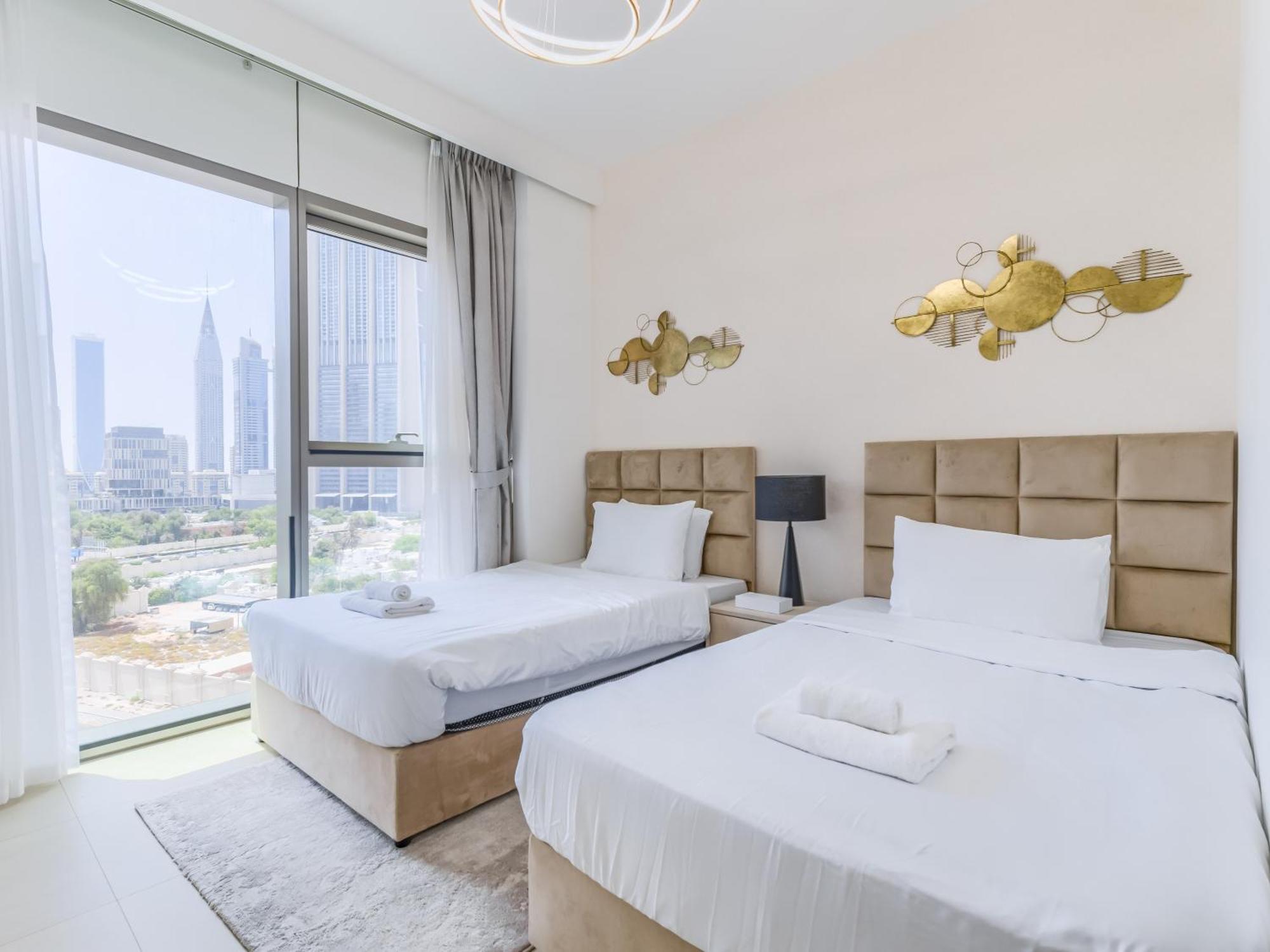 Trps - Downtown Views Ii Tower 2, Downtown - 3br Maids - Stylish Near Burj Khalifa & Attractions Apartment