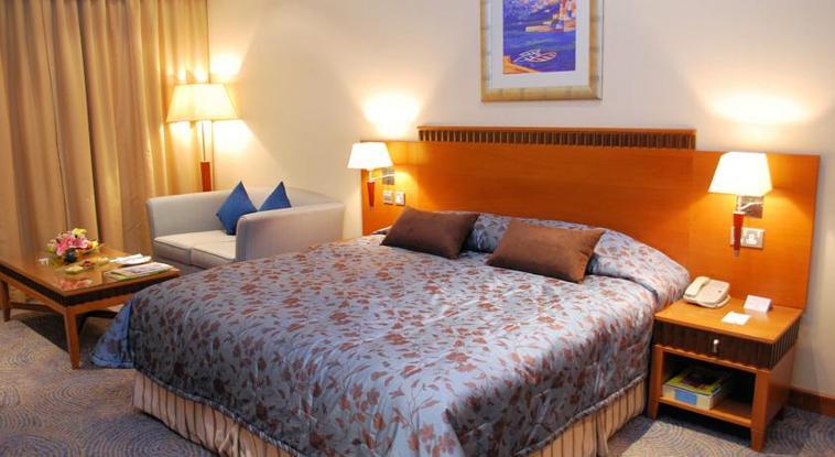 Hotel Golden Tulip Media 4*