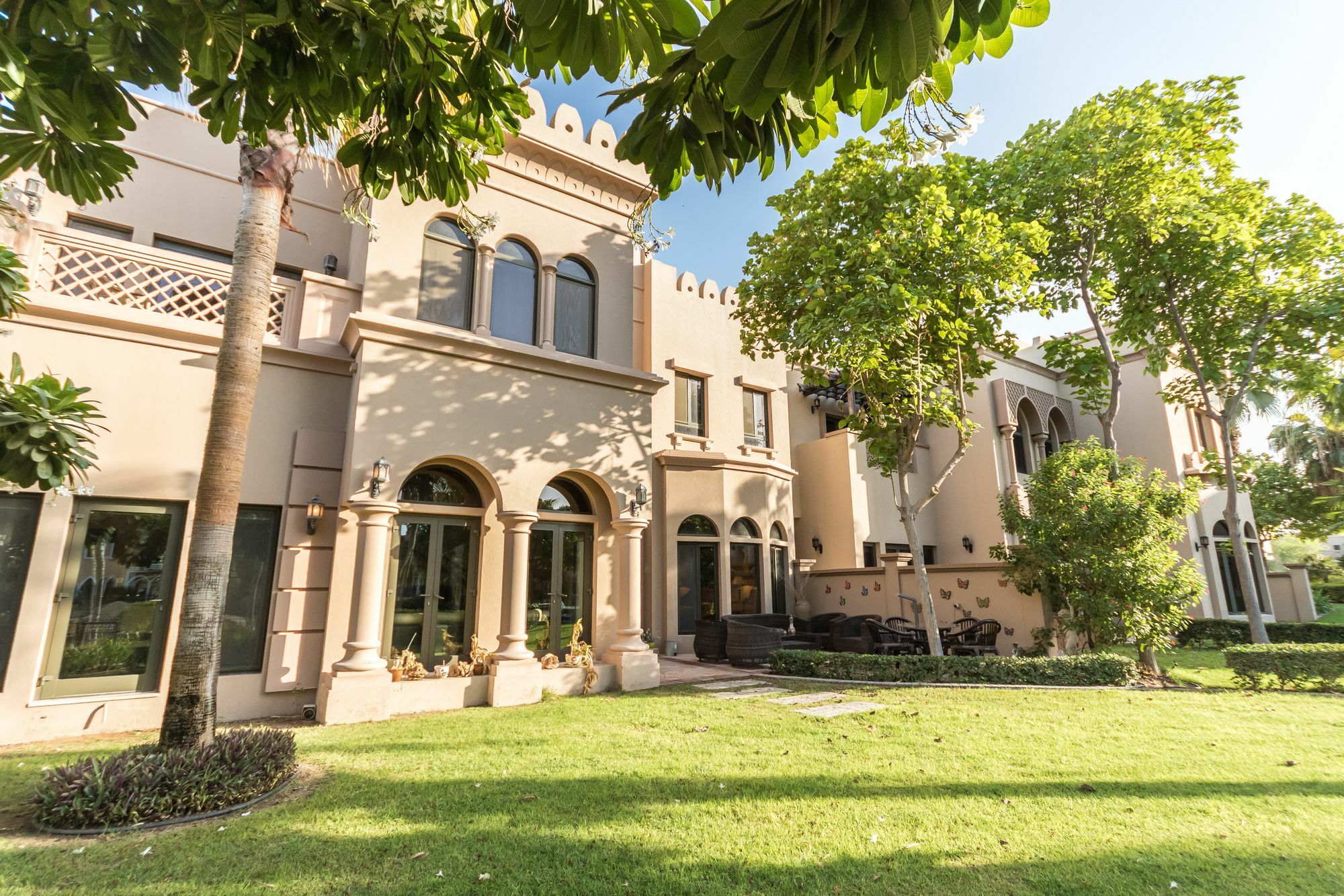 Yanjoon Homes - Palm Jumeirah Frond A Villa