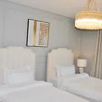 Spacious 4 Bd Apartment With Amazing Sea View
