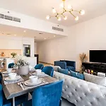 Spacious 2 Bedroom On High Floor In Creek Horizon - Allsopp&Allsopp