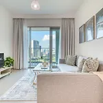 Dubai Elegance: 1Br With Difc & Zabeel Views
