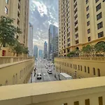 Beautiful 2 Bedroom Retreat In The Heart Of Jbr
