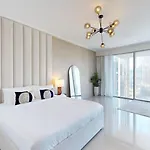 Primestay - 2Br Fountain View Opera Grand - Downtown
