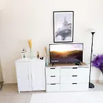 Dubai Lux Studio Apartment, Burj Al Nujoom