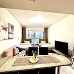 Cozy Modern Studio !