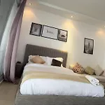 Modern Studio Apartment In Dubai Marina
