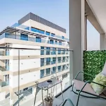 Charming 1Br Apartment In Azizi Gardens Nad Al Sheba By Deluxe Holiday Homes