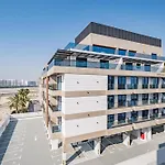 Charming 1Br Apartment In Azizi Gardens Nad Al Sheba By Deluxe Holiday Homes