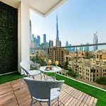 Stunning Two Bedroom Apartment With Private Balcony & Burj Khalifa By Luxury Space