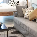 Elegant Apt - 5 Minutes From Downtown