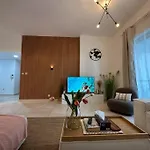 Cozy 2Bhk With Marina Views