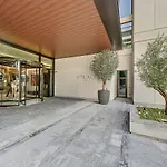 Palace Residences - Vibrant Two Bed With Lake View