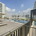 Palace Residences - Vibrant Two Bed With Lake View