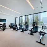 Palace Residences - Vibrant Two Bed With Lake View