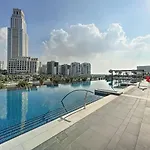 Palace Residences - Vibrant Two Bed With Lake View