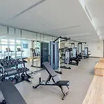 Livbnb - 2Br With Stunning Views, Beachfront Living