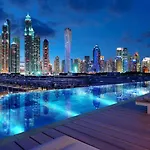 Livbnb - 2Br With Stunning Views, Beachfront Living