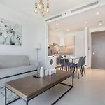 Stay By Latinem Luxury 1Br Holiday Home Cv B1311 Near Burj Khalifa