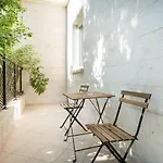 Charming Studio Escape In Motor City
