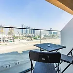 Relaxing Studio Retreat In Vibrant Meydan City